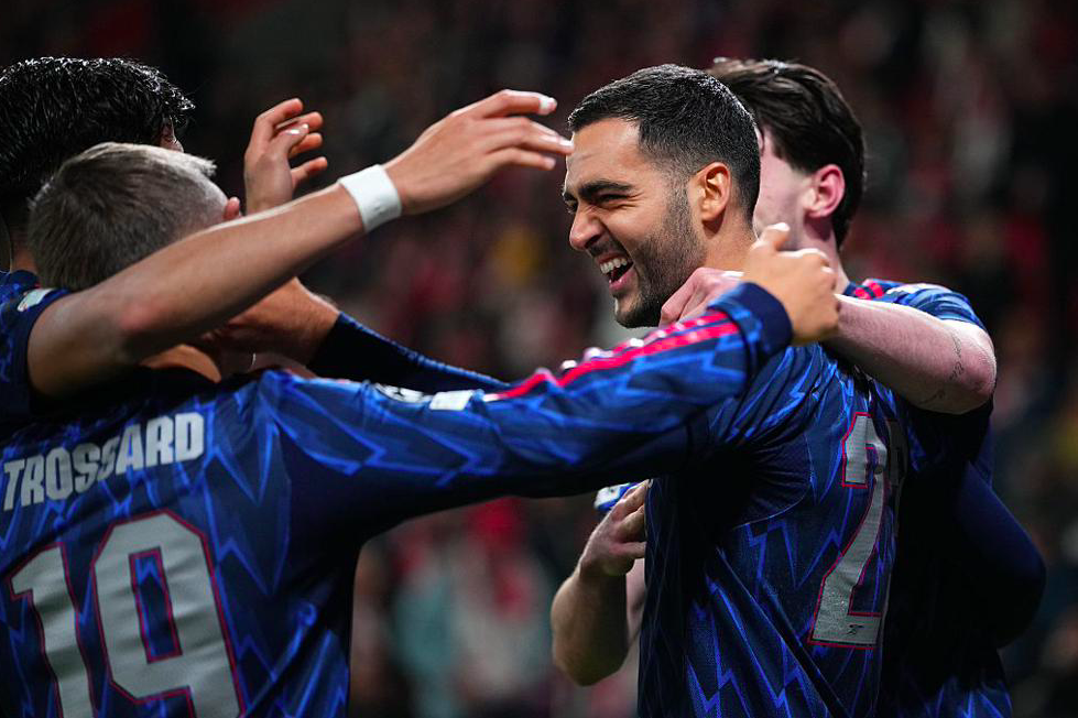 欧冠3-0完胜！阿森纳10连胜+8场零封 萨卡创纪录梅里诺双响