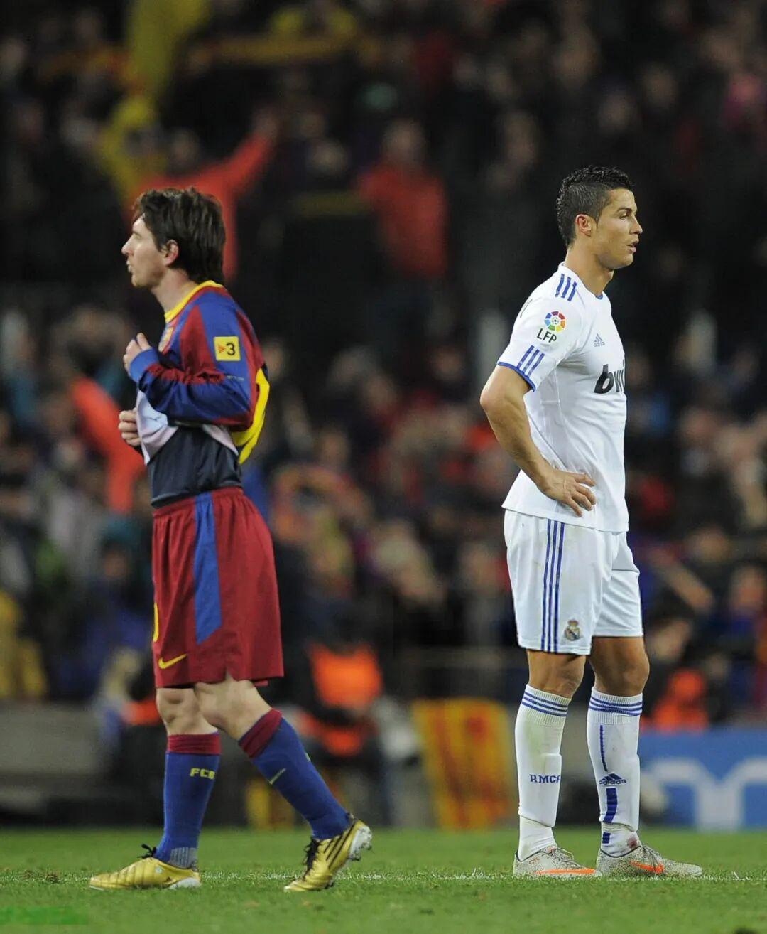 C罗回应鲁尼评价：坚持自我不装谦虚，安东尼闪耀赛场获赞魔术师