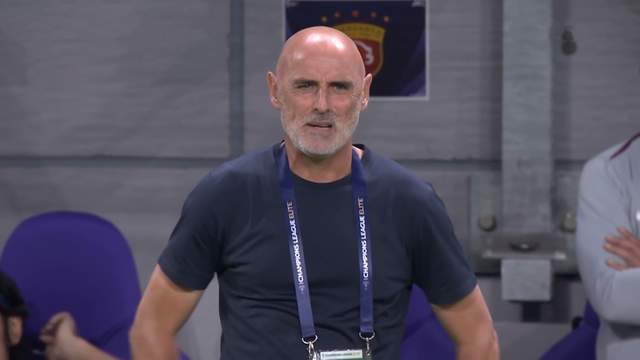 上海海港亚冠0-2负武里南联：伤病潮致无人可用，颜骏凌失误引争议