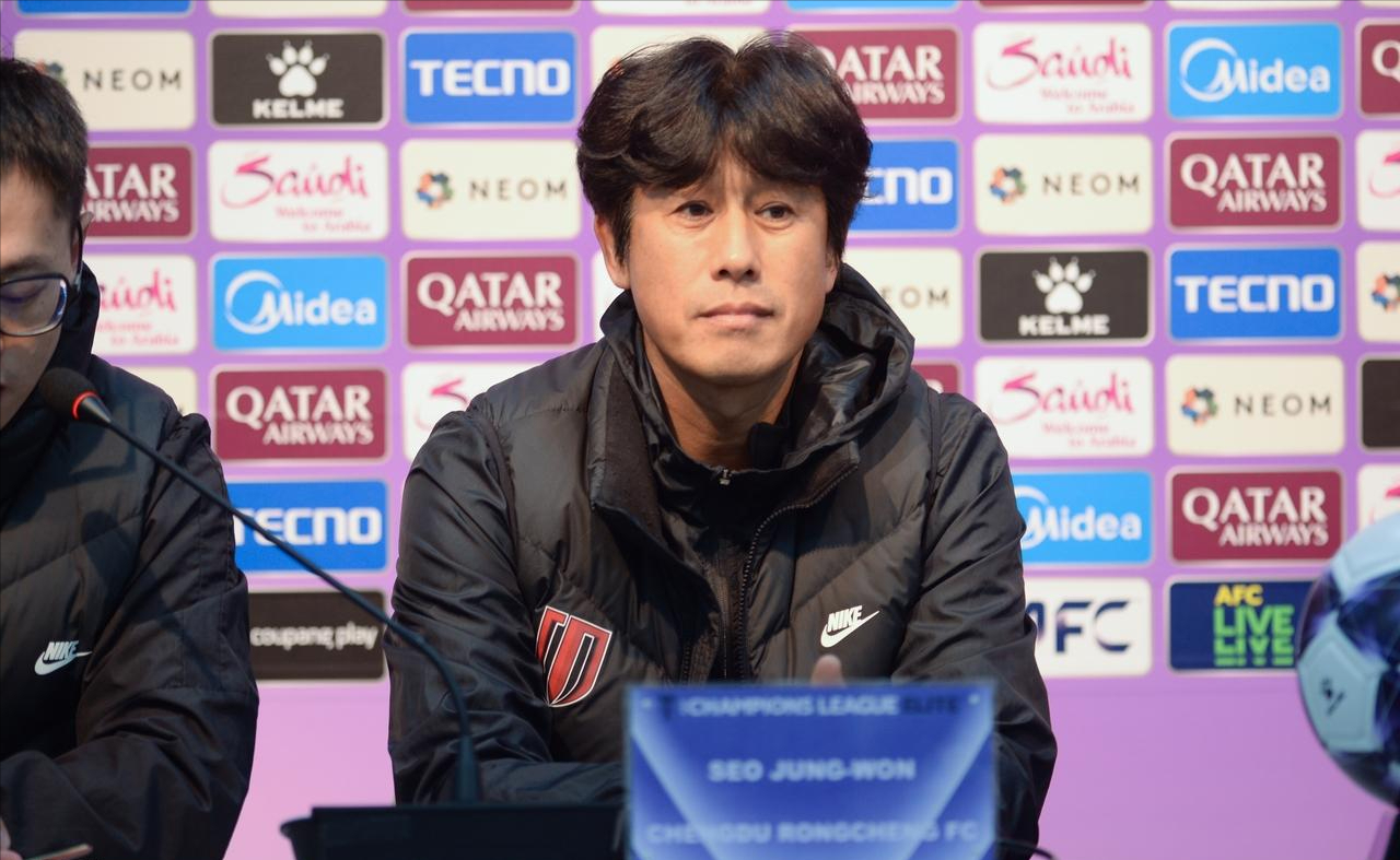 亚冠激战：蓉城客场0-0战平首尔FC，罗慕洛伤退引关注