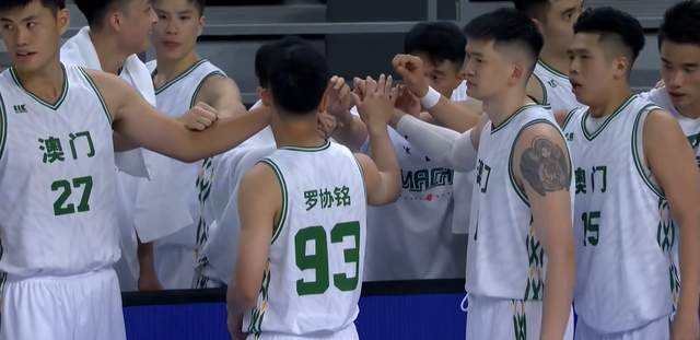 天津男篮比赛瞬间