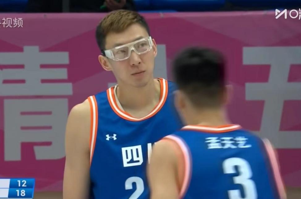 四川队63分大胜，周琦24+18胡金秋25+6，赵岩昊22+6+7孙铭徽9+12