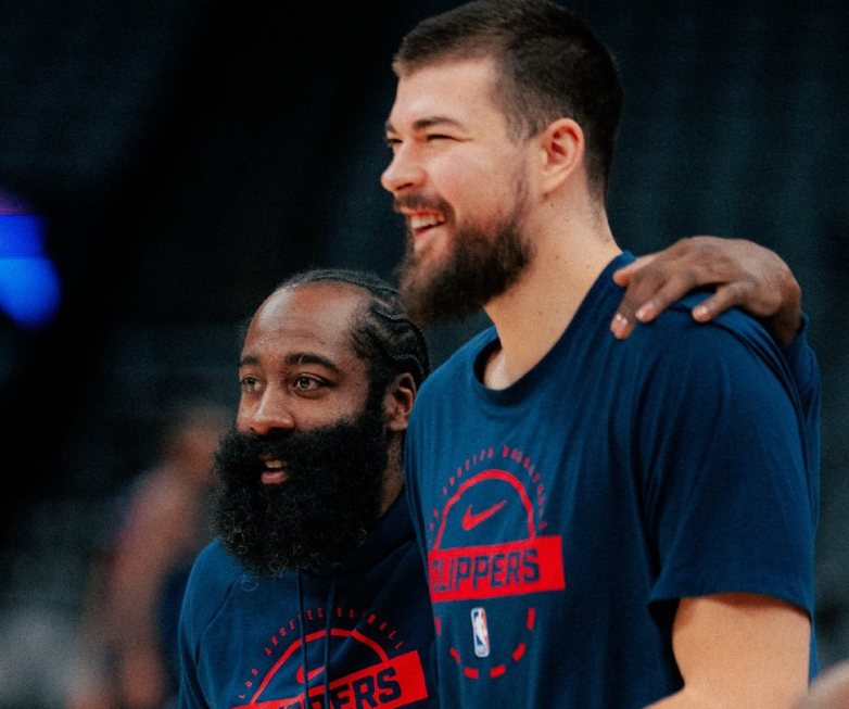 快船隐患曝光：祖巴茨攻守失守，保罗成球队毒瘤