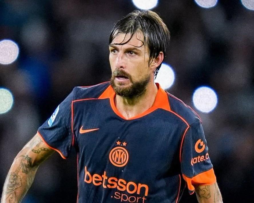 国米防线老将阿切尔比或明年夏天离队，状态下滑成主因