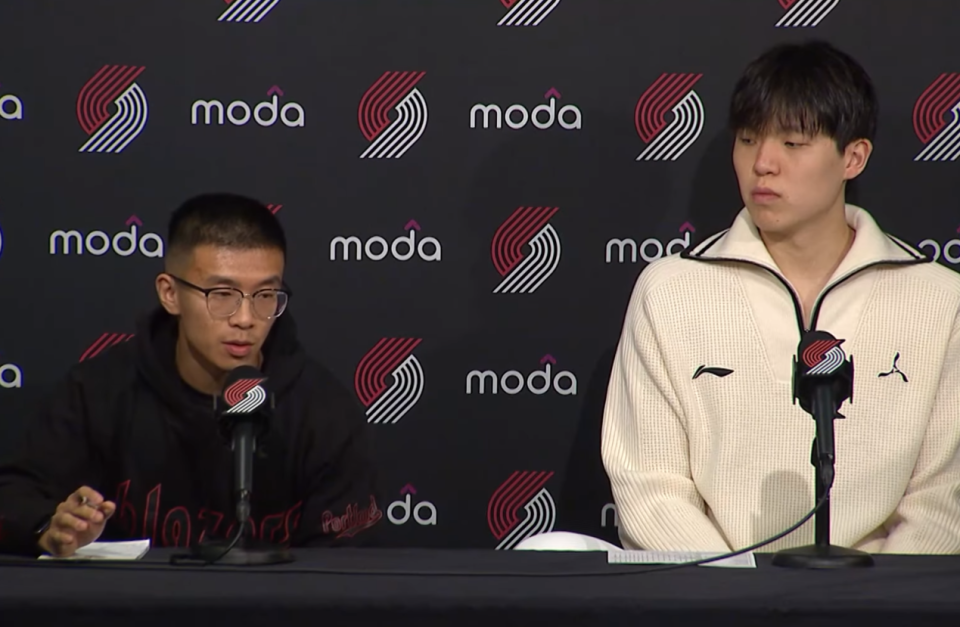 杨瀚森翻译进教练组？真相揭晓：英语进步快致翻译‘清闲’