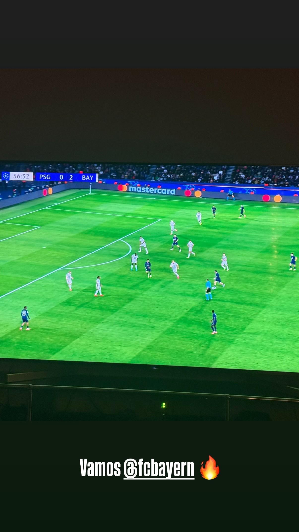 因伤缺席！穆西亚拉家中观战拜仁2-1胜巴黎