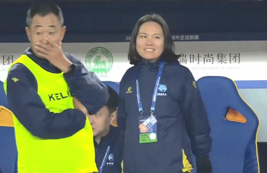 泰州队主帅周高萍：从‘傀儡’到冠军教头的风雨蜕变