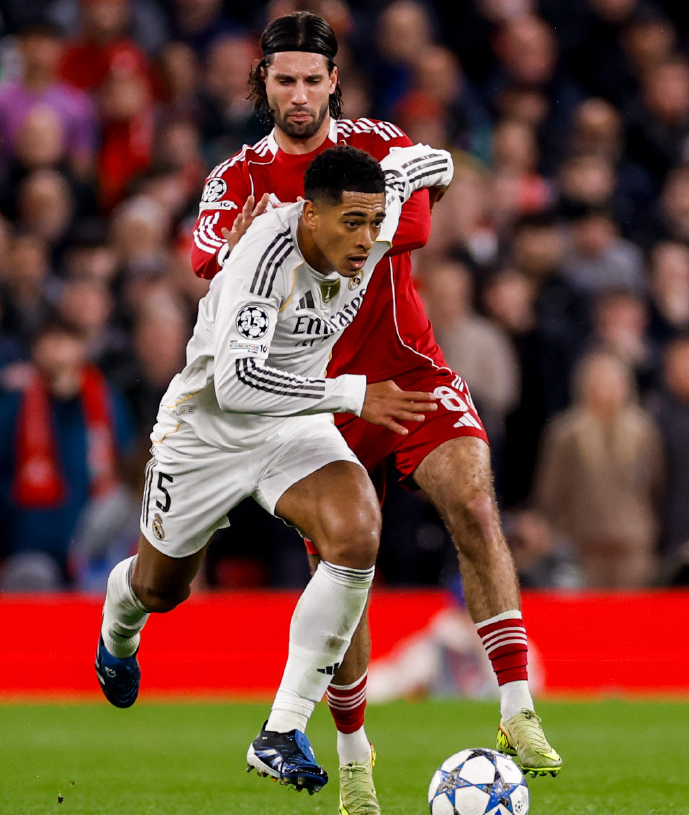 皇马1.8亿巨星贝林厄姆剪刀脚逃红牌引争议，库尔图瓦怒斥对手演戏