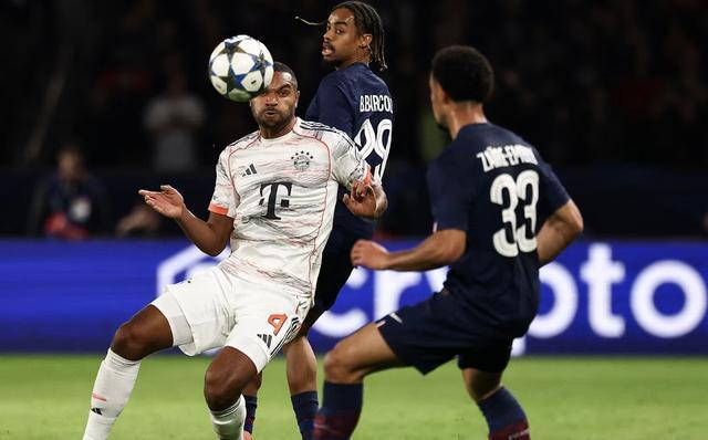 约纳坦-塔评欧冠战巴黎：上半场出色，下半场团队共克时艰