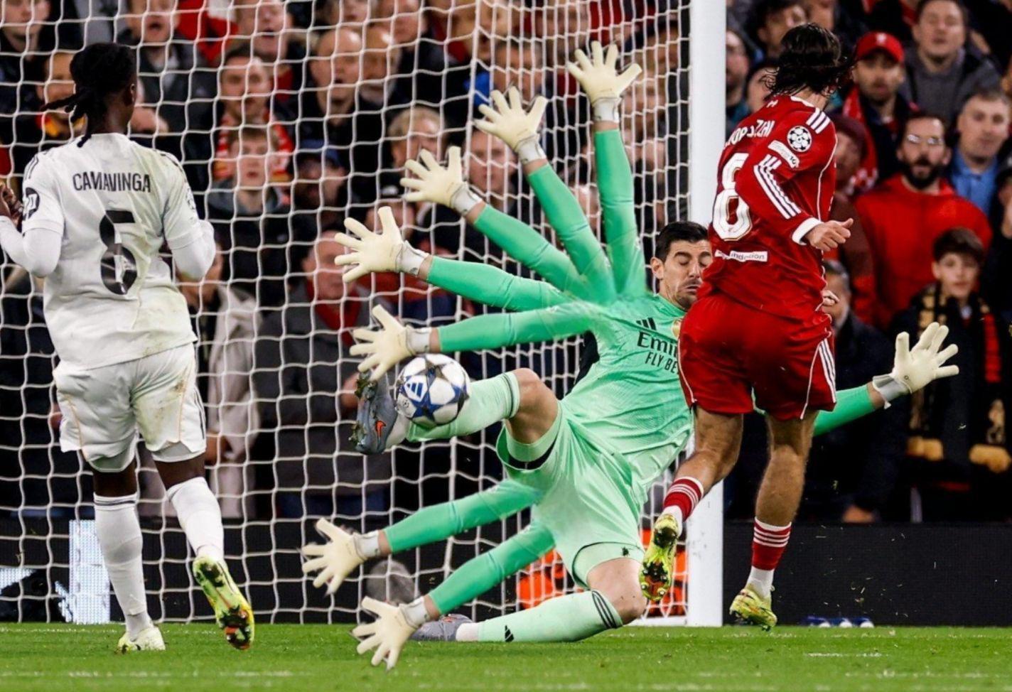 皇马欧冠险遭0-5惨败！库尔图瓦8次神扑拯救球队，利物浦望球兴叹