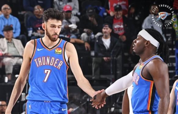 雷霆豪取8连胜创队史，成15-16勇士后首支卫冕冠军