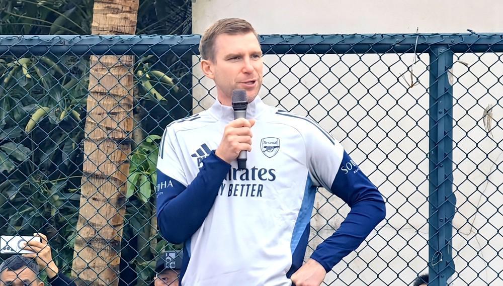 默特萨克、于大宝现身海口，观战U15精英赛并指导小球员