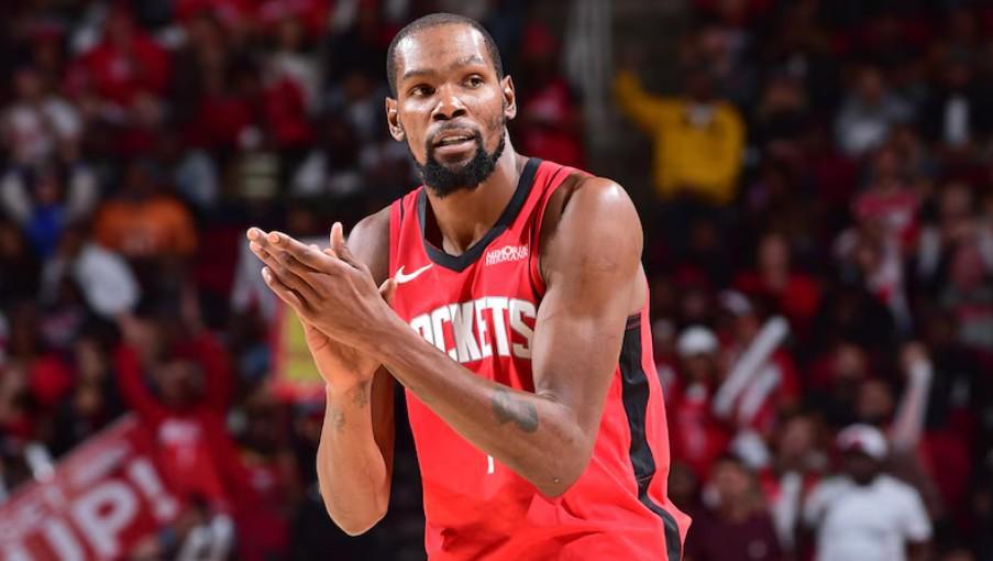 追梦格林与杜兰特互怼升级：防守与进攻谁才是夺冠关键？