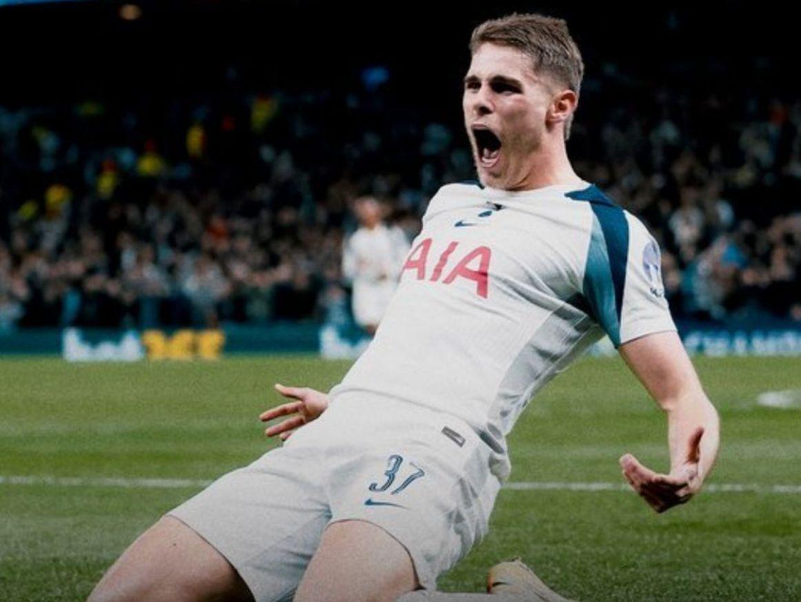 范德芬破门庆祝