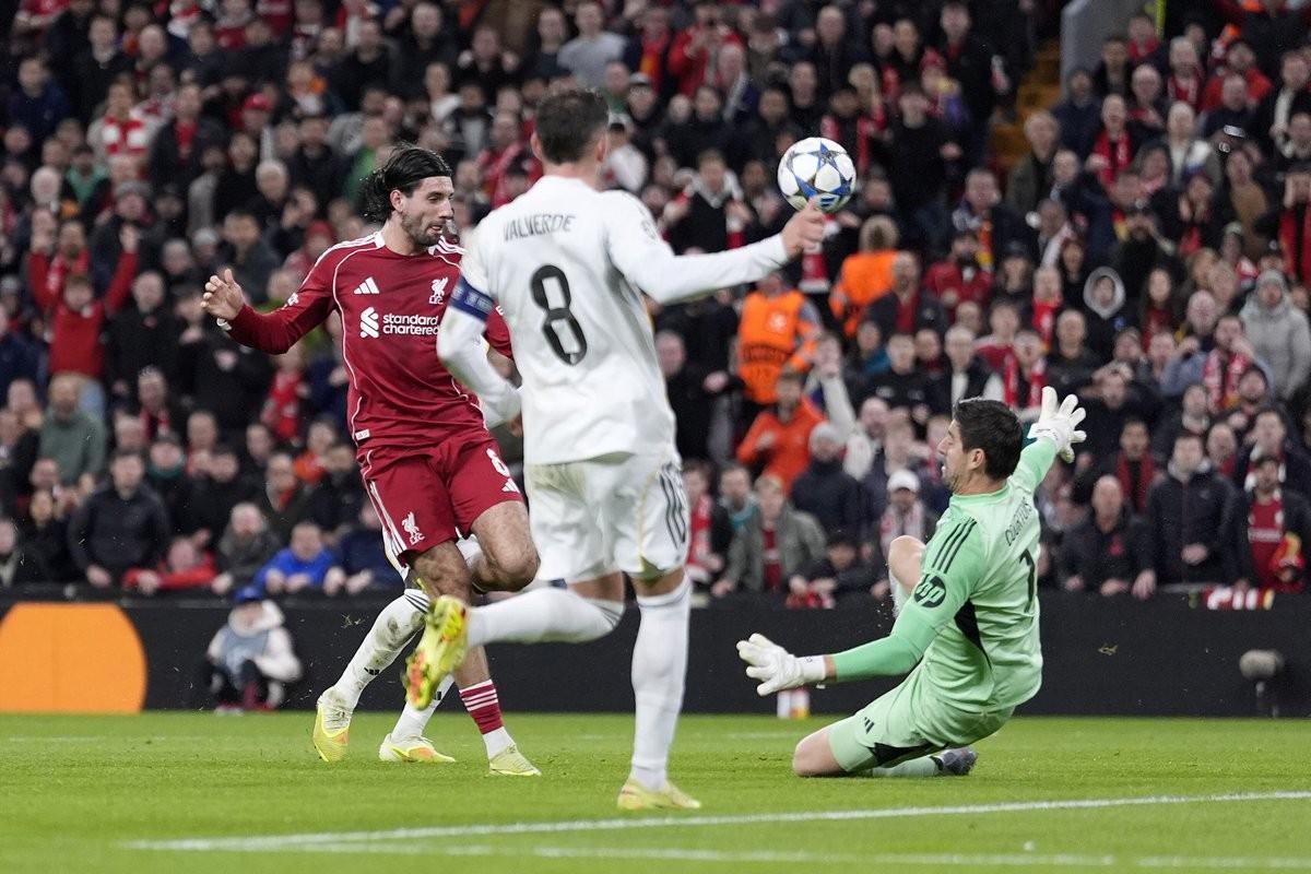 库尔图瓦5战利物浦29次扑救创佳绩，皇马门神显神威