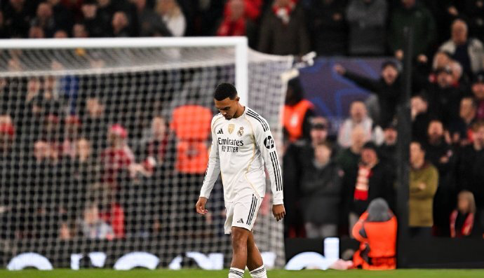 欧冠焦点战：阿诺德替补登场遭利物浦6万球迷狂嘘，后悔转会皇马？