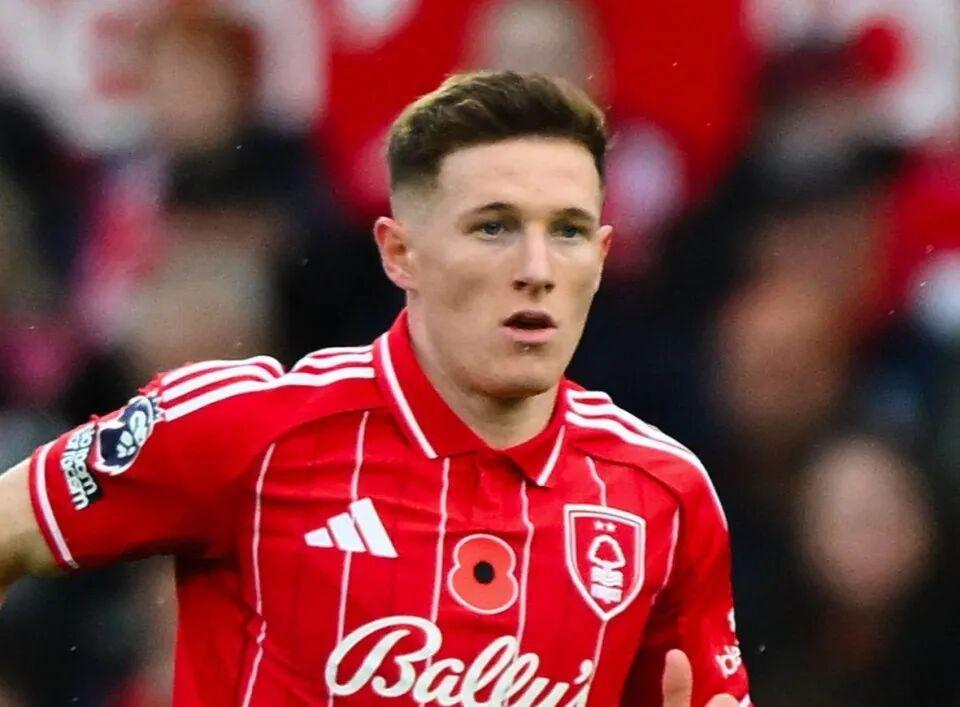 阿莫林与安德森通道交谈曝光，曼联冬窗引援或遇阻，明夏或成关键