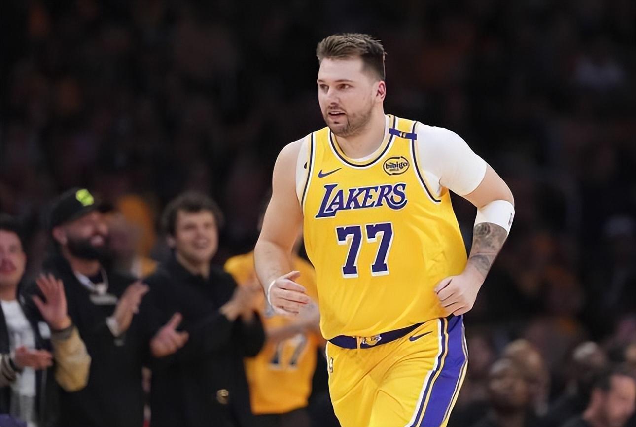 湖人VS马刺前瞻：东契奇复出助力湖人冲击5连胜，艾顿文班亚马对决成焦点