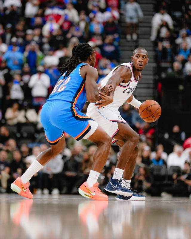 NBA大冷门！哈登单核22+5率快船力压卫冕冠军雷霆，奇兵科林斯15分闪耀