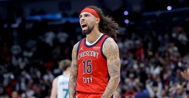 阿尔瓦拉多：关键三分非战术安排，自信出手助鹈鹕终结连败