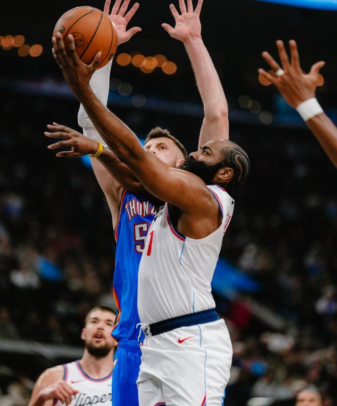 哈登18次2分钟12分创纪录，亚历山大30+12率雷霆豪取8连胜