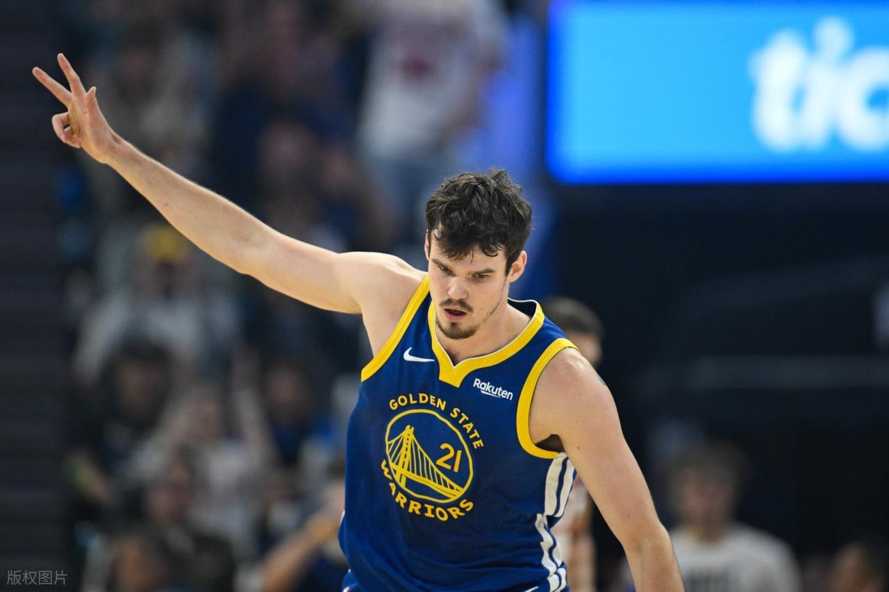 拒绝逆转！库里发力28+4+3！巴特勒半场伤退，布克独木难支38+3+4
