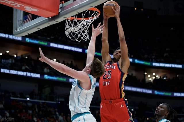 8人得分上双终结6连败！鹈鹕替补狂轰62分，勇士旧将首战低迷