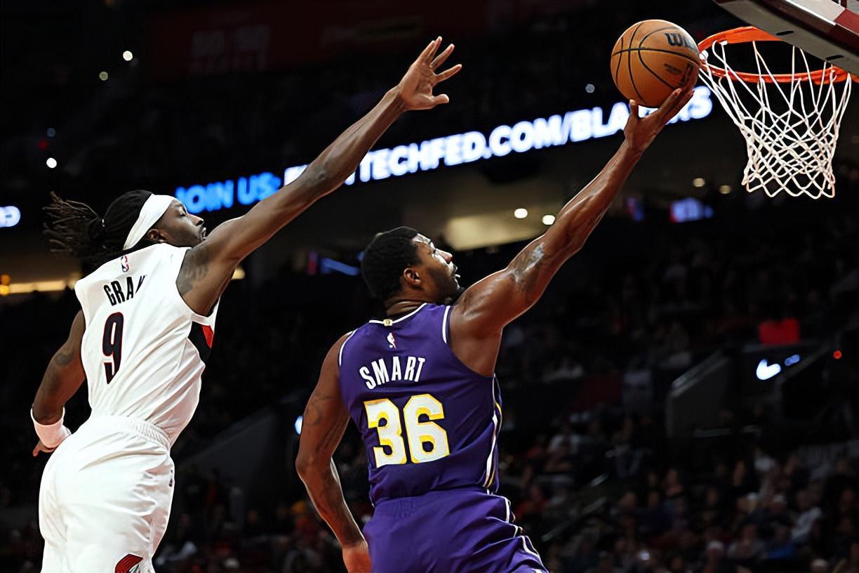 湖人后场大将斯马特：个人表现一般，队友力挽狂澜助胜开拓者