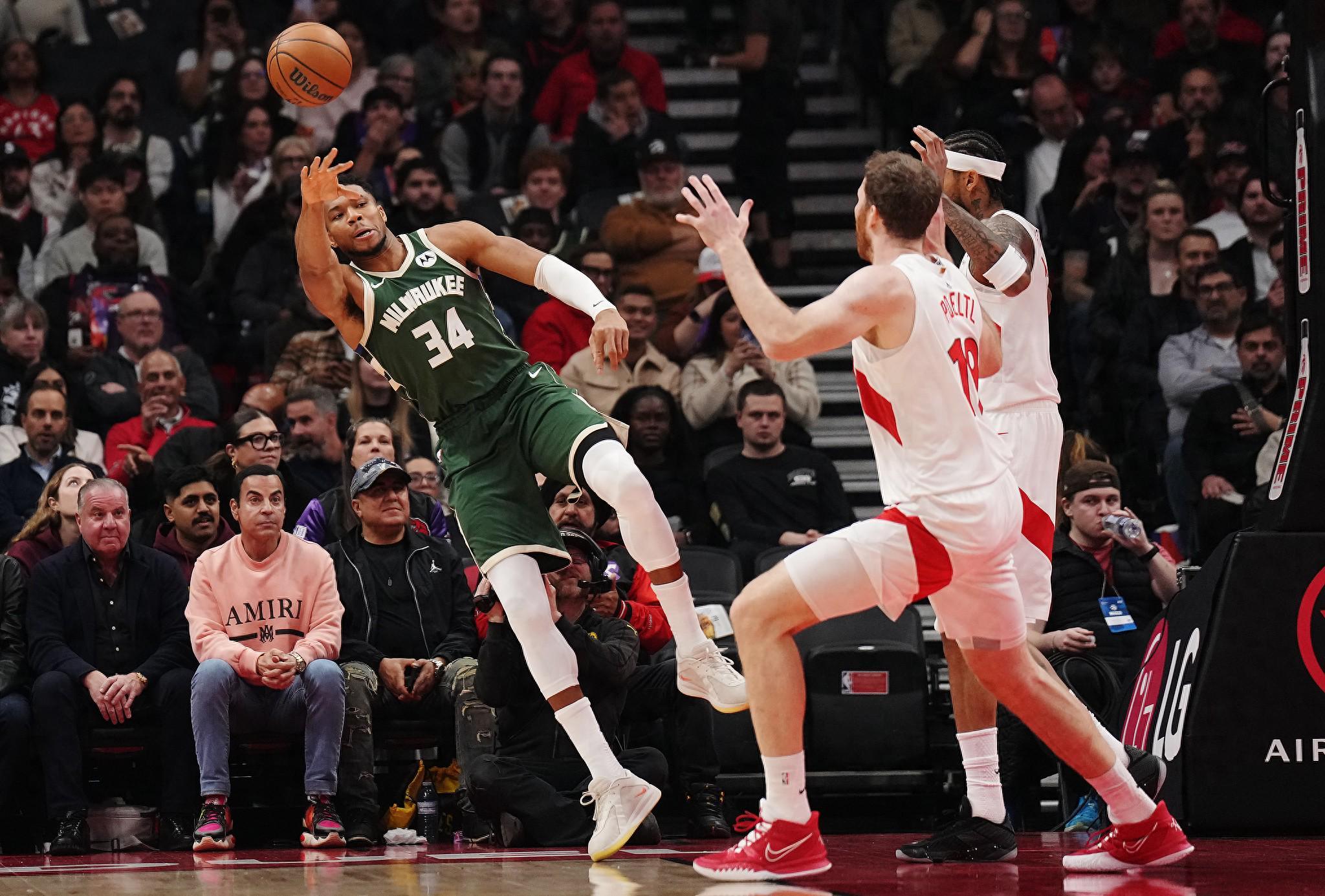 MVP榜首字母哥22+8难救主！雄鹿28分惨败，追梦预言成真