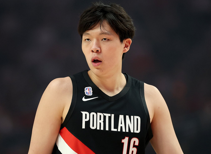 NBA最新动态：锡安伤情进展，莫兰特困境，申京登顶，杨瀚森挑战重重