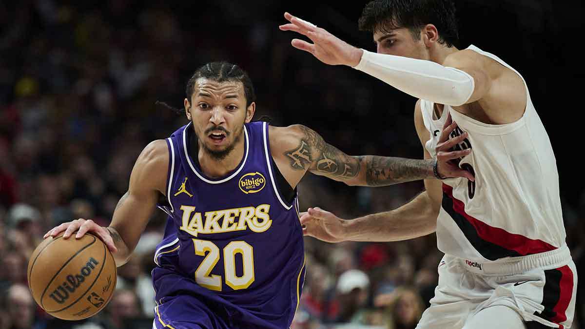 尼克·史密斯与教练沟通