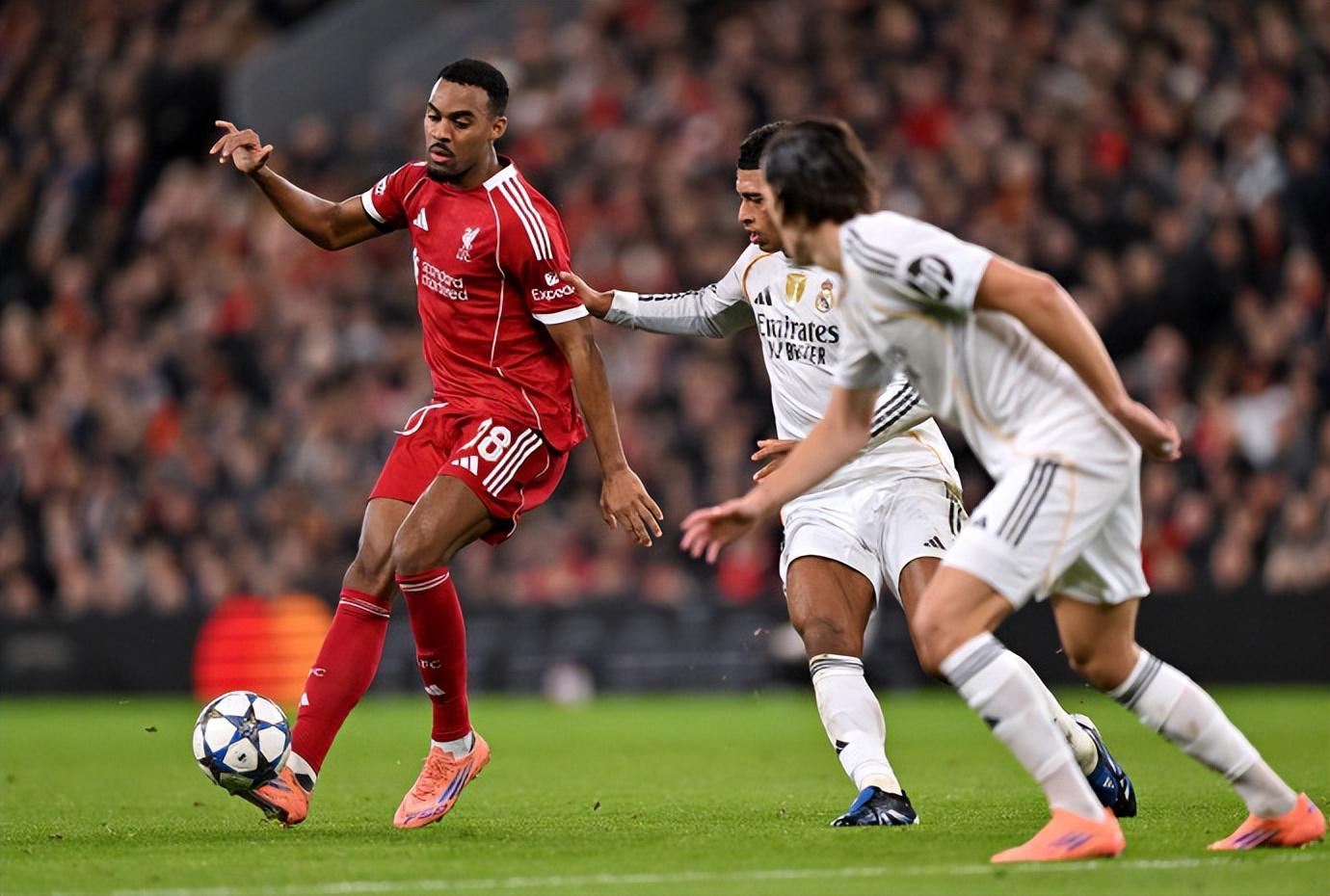 欧冠焦点战：利物浦1-0力克皇马，麦卡利斯特头槌制胜