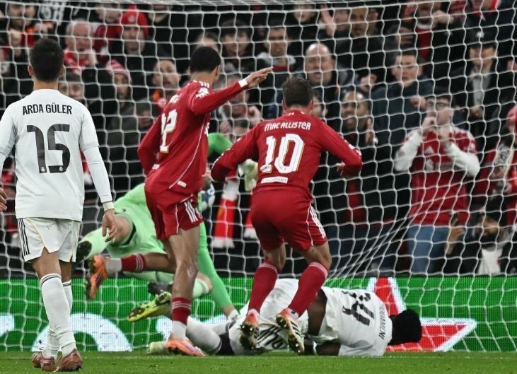 欧冠焦点战：利物浦1-0皇马，库尔图瓦8扑救难救主