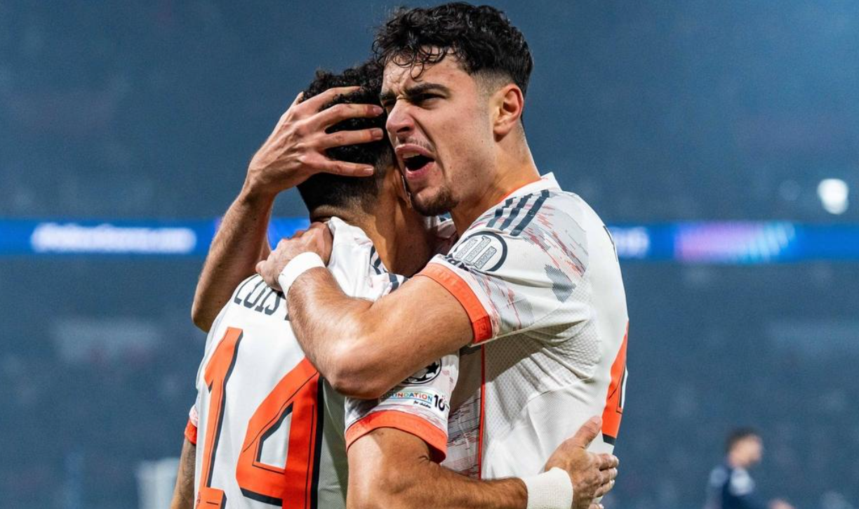 欧冠激战：巴黎圣日耳曼1-2不敌拜仁，迪亚斯双响染红