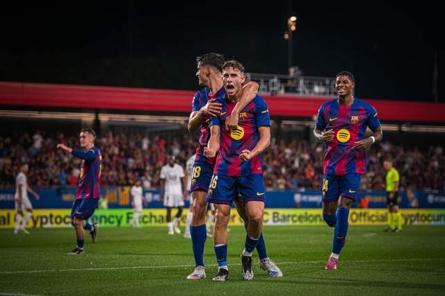 巴萨欧冠抢分战：莱万复出冲击20球，德容卡萨多防黄牌停赛