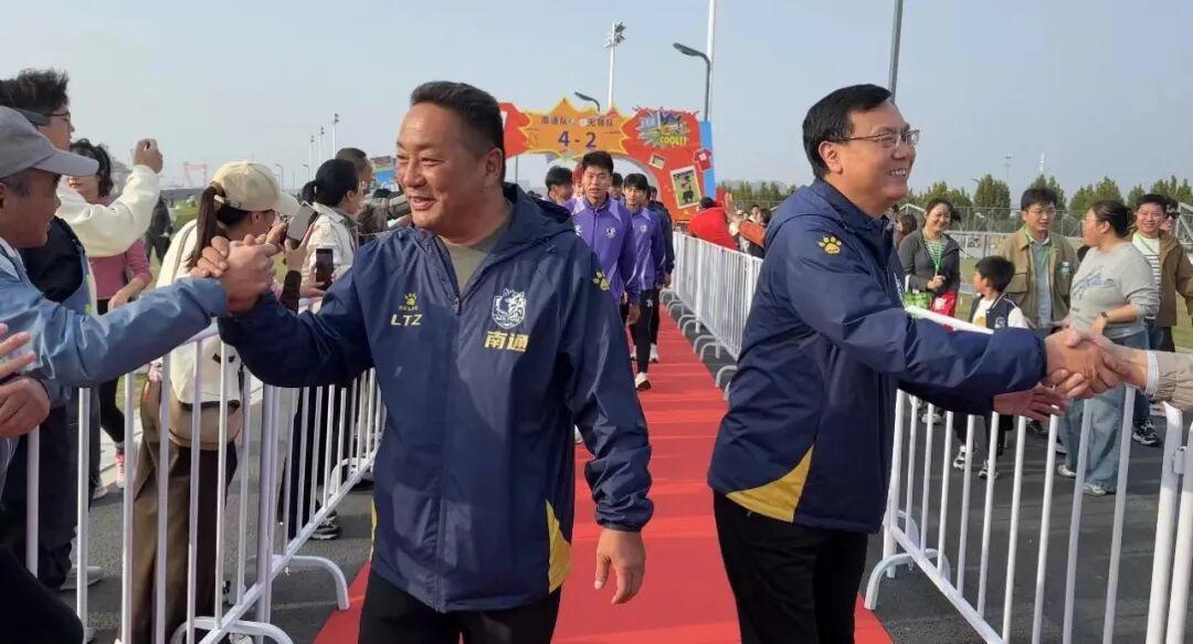 南通足球队亚军背后：比奖杯更耀眼的韧性光芒