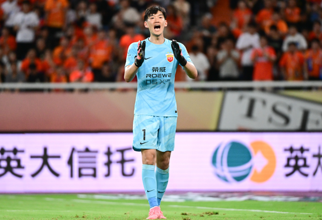 亚冠9场不胜积分垫底，上海海港内战外战反差引热议