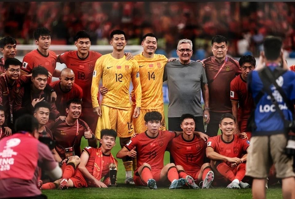 国足选帅闹剧引日媒关注：日本球迷直言足协不解散难有突破