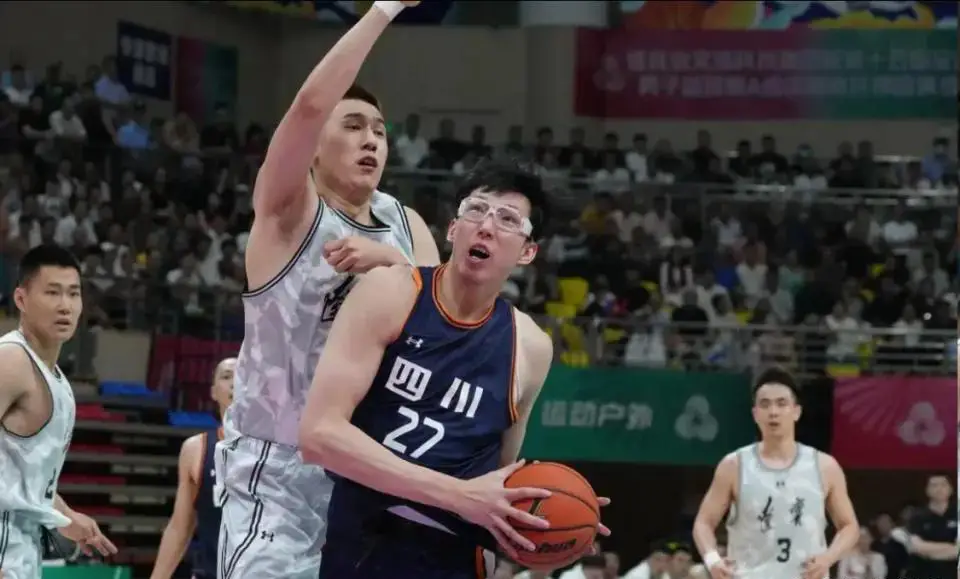 周琦全运会20分钟狂揽24+18，球迷热议：奖金驱动下的表现反差