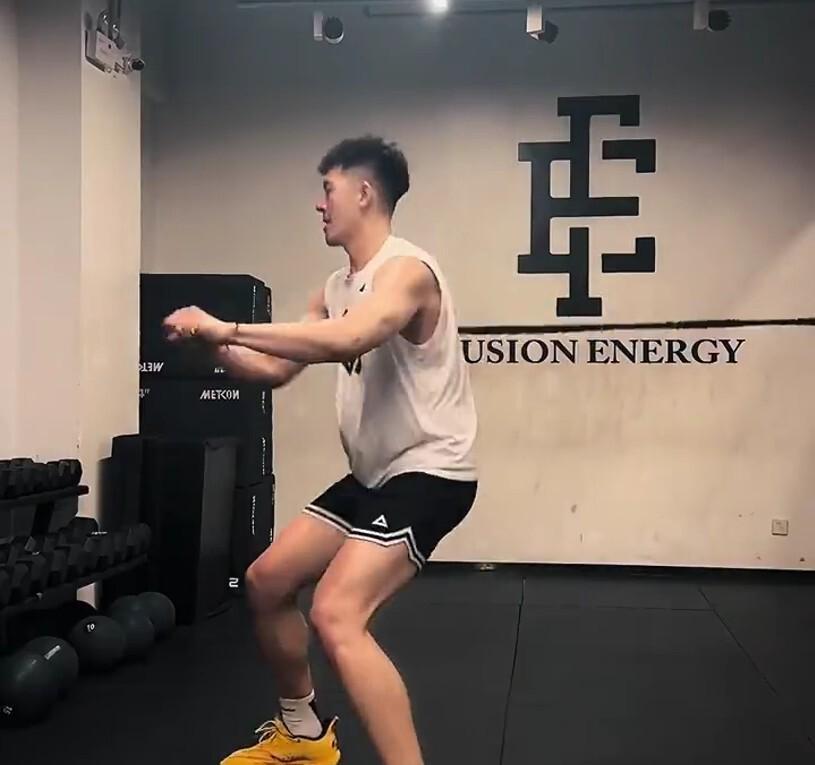 辽篮内线独苗张陈治锋：全运会U22赛场面临严峻考验