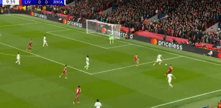 楚阿梅尼被利物浦中场围剿