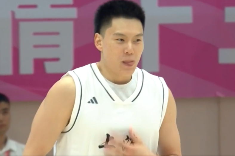 全运会男篮：上海107-83大胜香港 李弘权40+11+10三分率队连胜