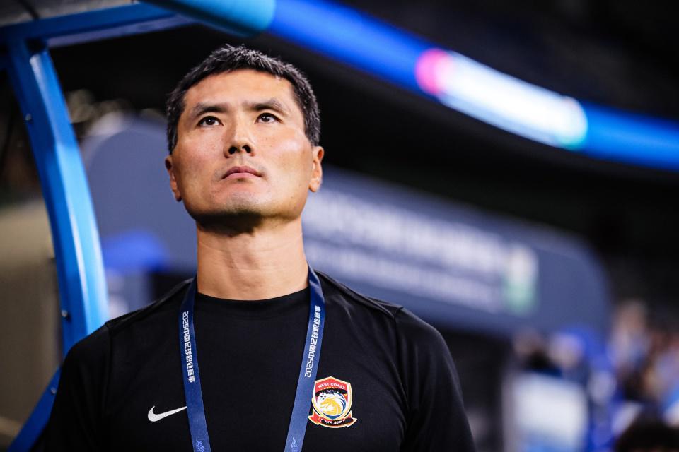 足协选定邵佳一任国足主帅，媒体担忧重蹈李铁覆辙