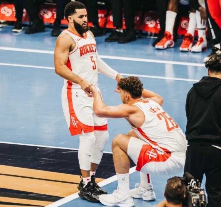 美媒爆料：火箭或送双控卫+首轮签，德里克怀特加盟助力争冠