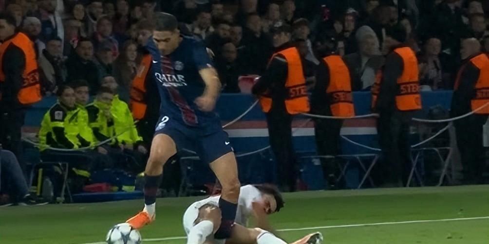 巴黎圣日耳曼欧冠惨败：阿什拉夫重伤离场，迪亚兹染红