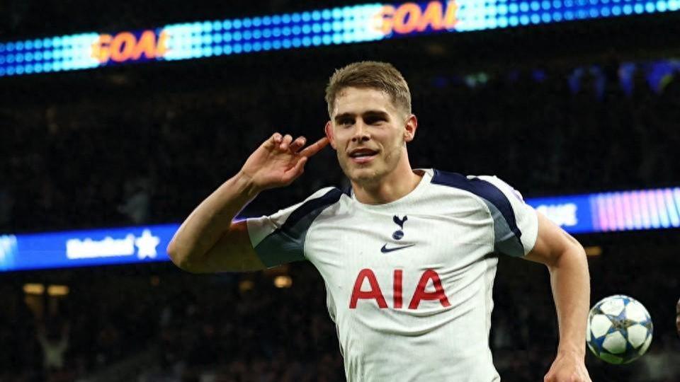 欧冠惊现后卫神作！范德文70米狂奔破门引爆全场