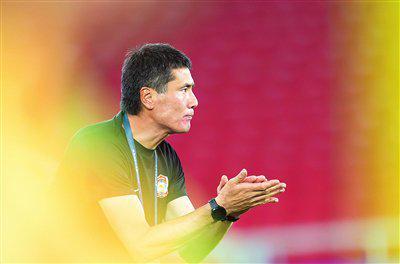 邵佳一正式出任中国男足主教练，本土教练迎来新机遇