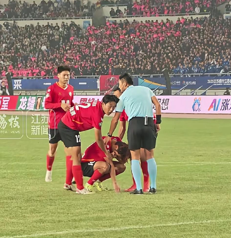 没有想到“卡牌”大师裁判马宁也有那么感人的举动