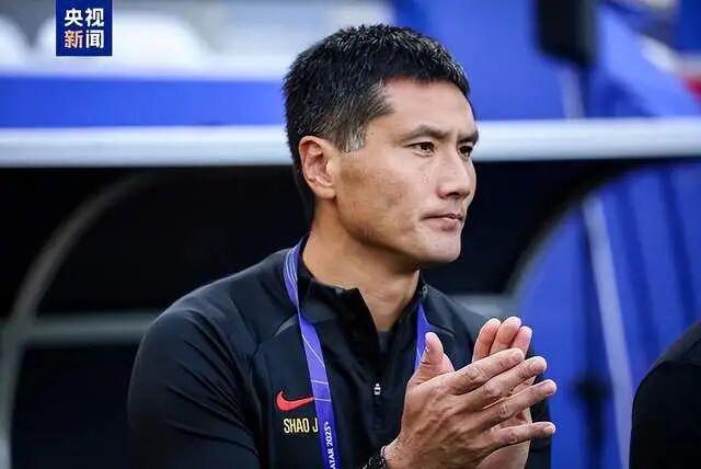 国足主帅尘埃落定：邵佳一上任，明智务实之选