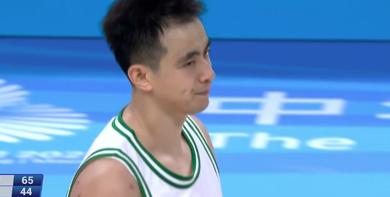 全运会男篮：赵继伟14助攻辽宁124-60大胜澳门，赛后暖心合照